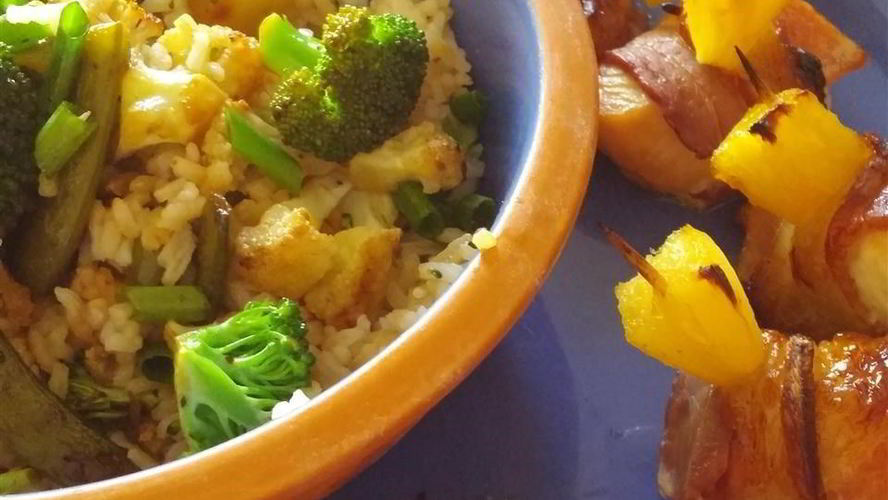 Рецепт мини-шашлычков из куриной грудки, бекона, ананаса с соусом терияки