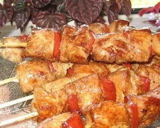 Острые шашлычки из индейки в духовке