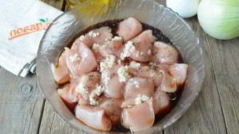 шашлычки из курицы в меду с овощами