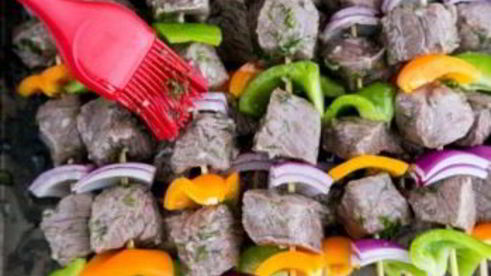 шашлык из говядины с луком и перцем