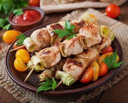 Шашлык из индейки с тушеными овощами