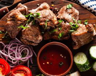 Шашлык из свинины, маринованной с луком