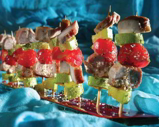 Шашлыки Сувлаки из копченой свинины, помидоров черри и маринованных цукини