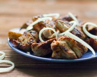 Свиной шашлык в маринаде с уксусом и минеральной водой