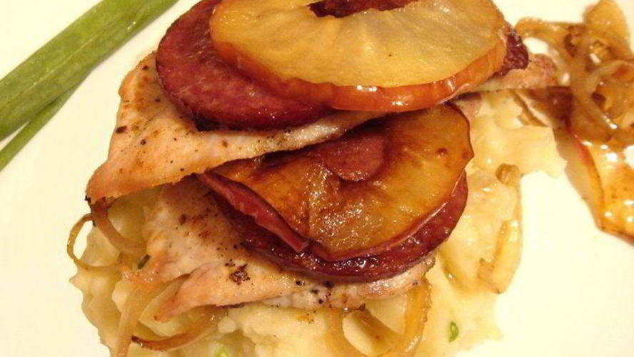 Рецепт куриных шницелей с яблоками и чоризо