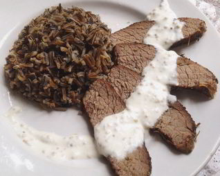 Говяжий стейк с соусом из хрена