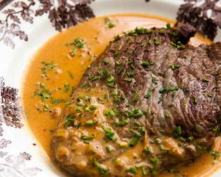 Говяжий стейк с соусом