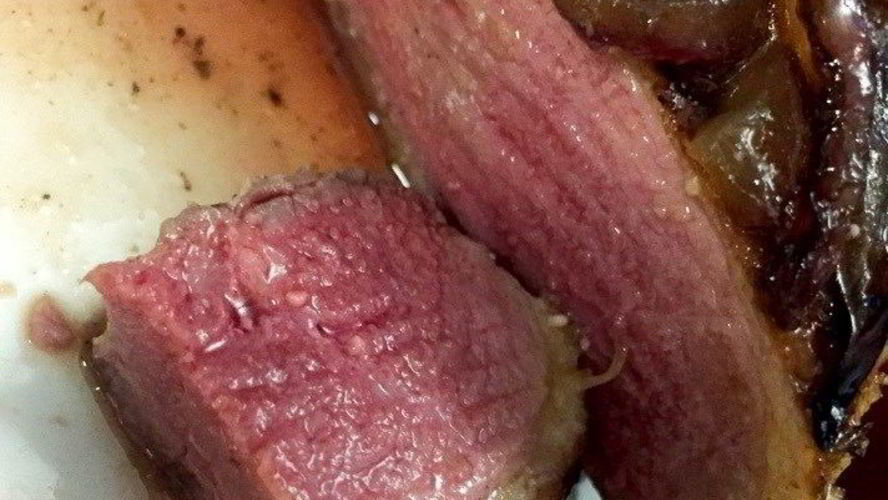 Рецепт гриля стейк из утиной грудки с соусом из слив