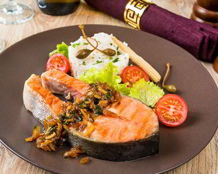 Пряные стейки из лосося с имбирем