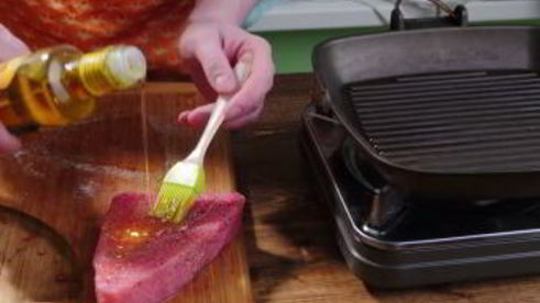 рыбный стейк из тунца