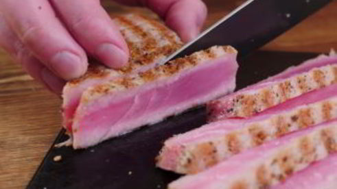 рыбный стейк из тунца