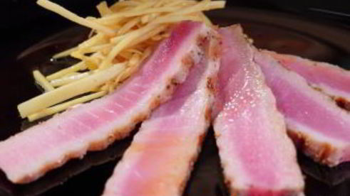 рыбный стейк из тунца