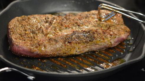 стейк говяжий с соусом чимичурри