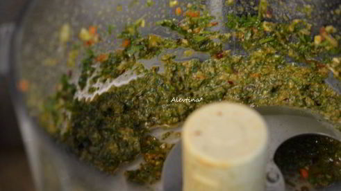 стейк говяжий с соусом чимичурри