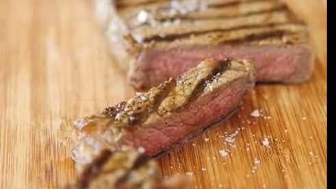 стейк портерхаус с маслом из красного вина