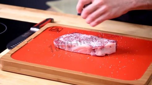 стейк рибай на сковороде