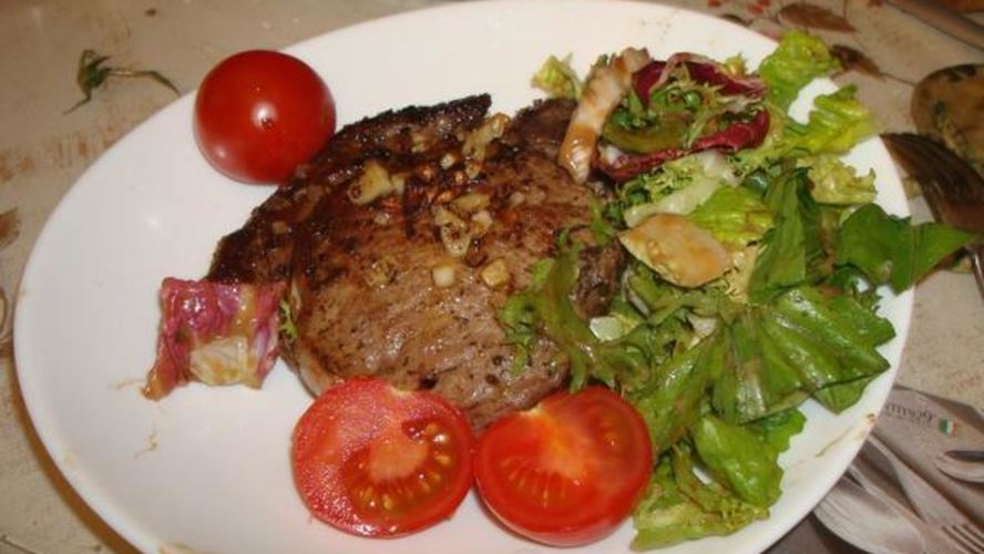 Рецепт стейка с салатом микс