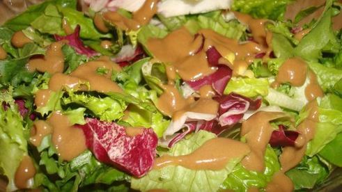 стейк с салатом микс