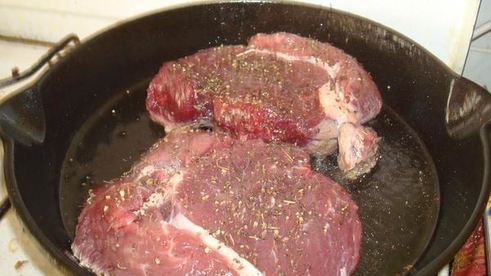 стейк с салатом микс