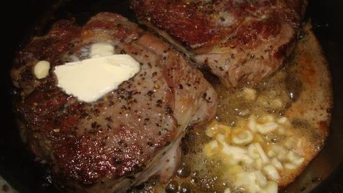 стейк с салатом микс