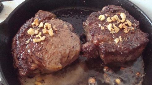 стейк с салатом микс