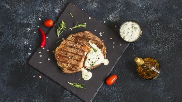 Рецепт Стейка с соусом из голубого сыра