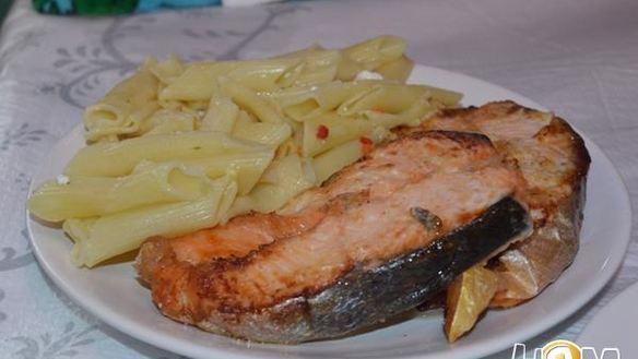 Рецепт Стейка семги в чесночном соусе