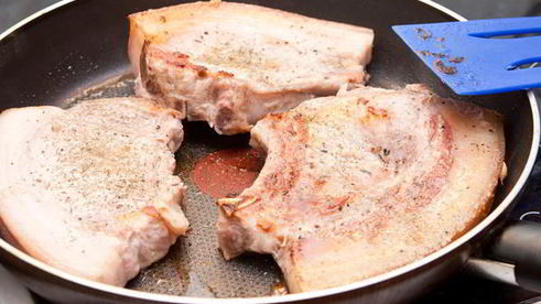 свиной стейк в маринаде из зеленого чая