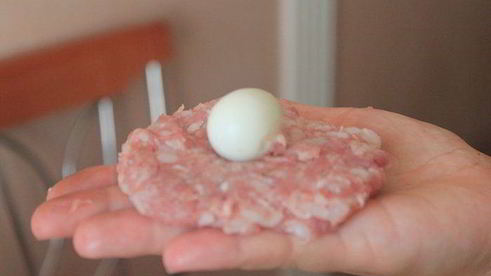 фаршированные перепелиными яйцами тефтели