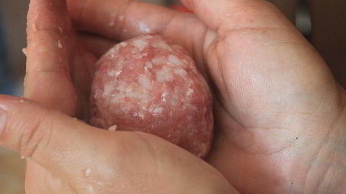 фаршированные перепелиными яйцами тефтели