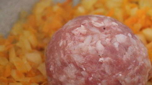 фаршированные перепелиными яйцами тефтели