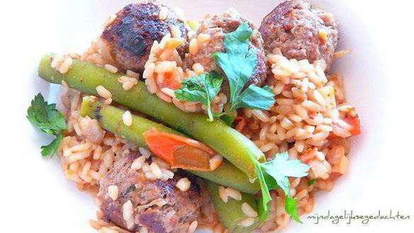 Рецепт Испанских пикантных тефтелей с рисом и стручковой фасолью