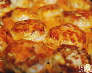 Курино-свинные тефтели, запеченные в соусе