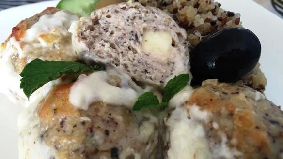 Рецепт Куриных тефтелей с сюрпризом в сливочном соусе