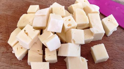 куриные тефтели с сюрпризом в сливочном соусе