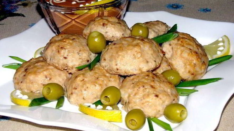 Рецепт легких рыбных тефтелек с остреньким соусом