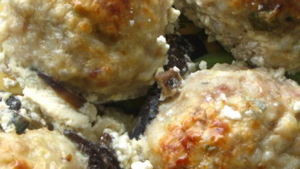 Рецепт Нежнейших тефтелей с овощами под сметанно-грибным соусом