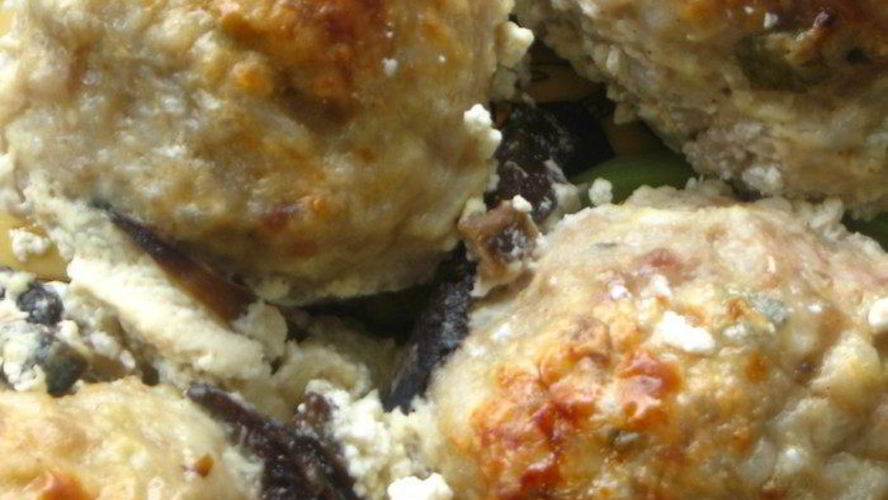 Рецепт нежнейших тефтелей с овощами под сметанно-грибным соусом