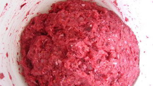 свекольно-мясные тефтели с грибной начинкой