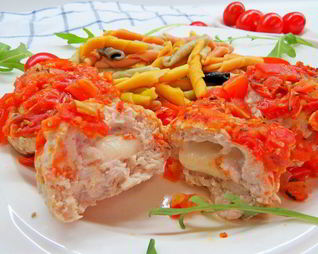 Тефтели из индейки с моцареллой в томатном соусе