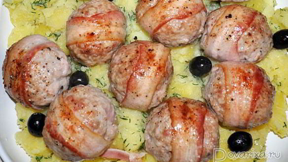 Рецепт Тефтелей с маслинами, запеченные в беконе