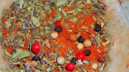 тефтели с сыром и шпинатом, в томатном соусе