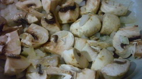 тефтели с тыквенным пюре под грибным соусом