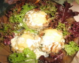 Тефтели со шпинатом под йогуртно-сливочным соусом