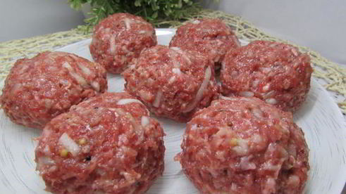 тефтели в беконе с начинкой из моцареллы