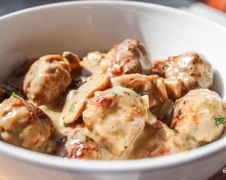 Тефтели в сливочно-грибном соусе