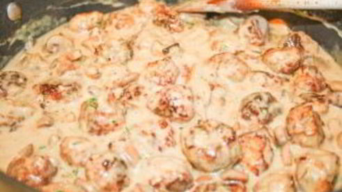 тефтели в сливочно-грибном соусе