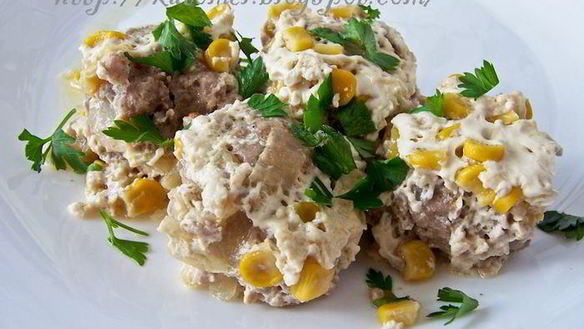 Рецепт Тефтелей в сливочном соусе с кукурузой
