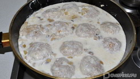тефтели в сырно-грибном соусе