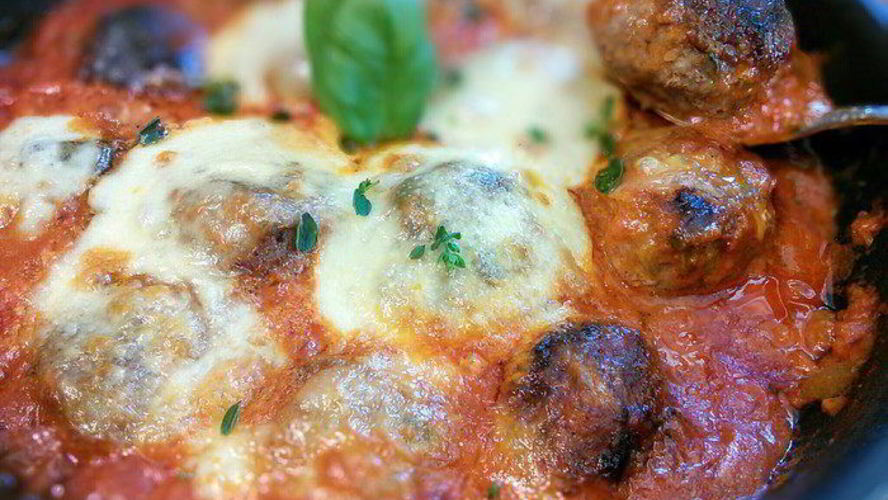 Рецепт тефтелей, запеченных с моцареллой